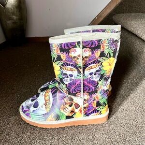 Purple & Skull Graffiti Design Comfortable Ugg-like Boots